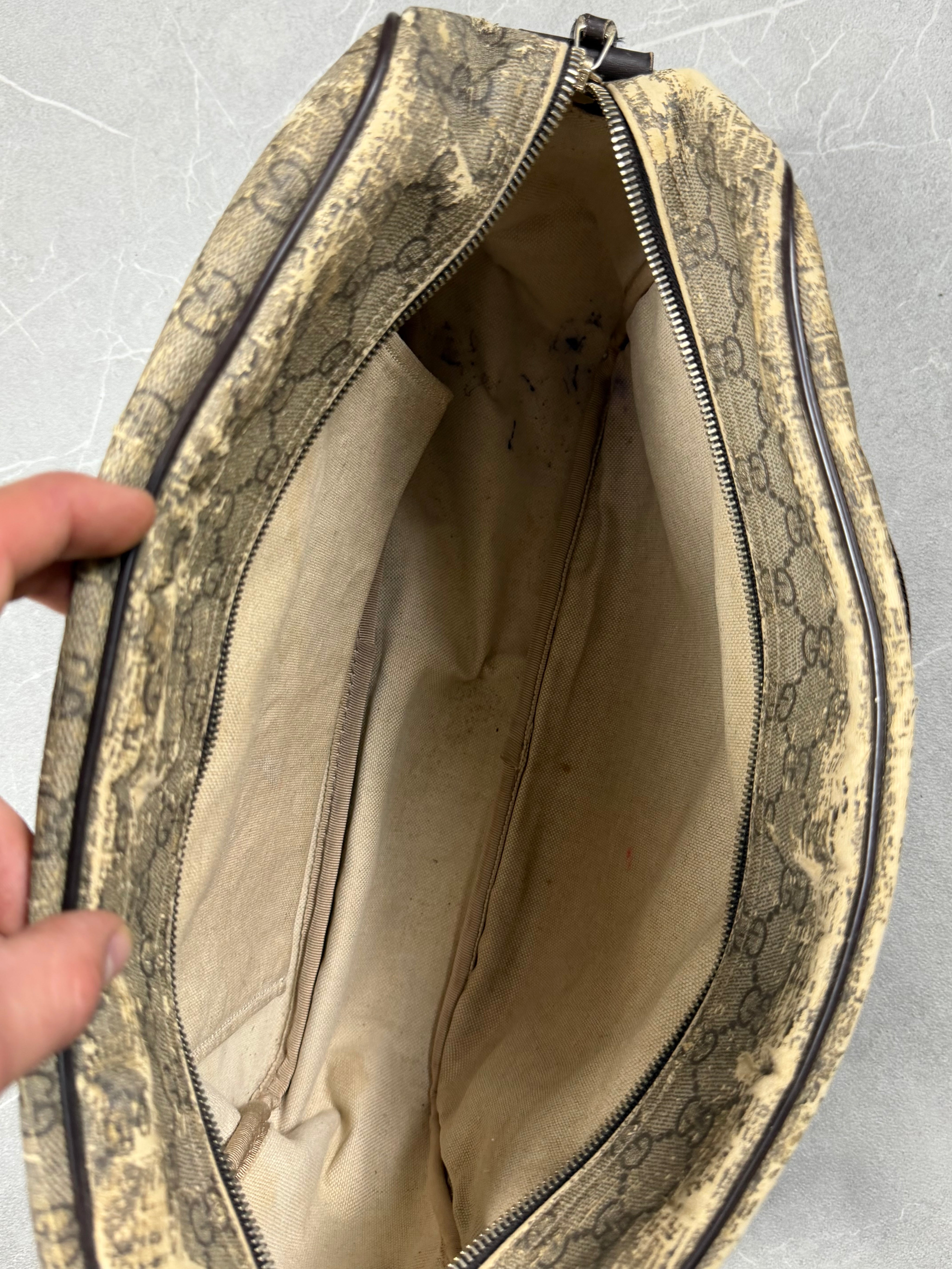 Vintage Gucci GG Supreme Messenger Bag