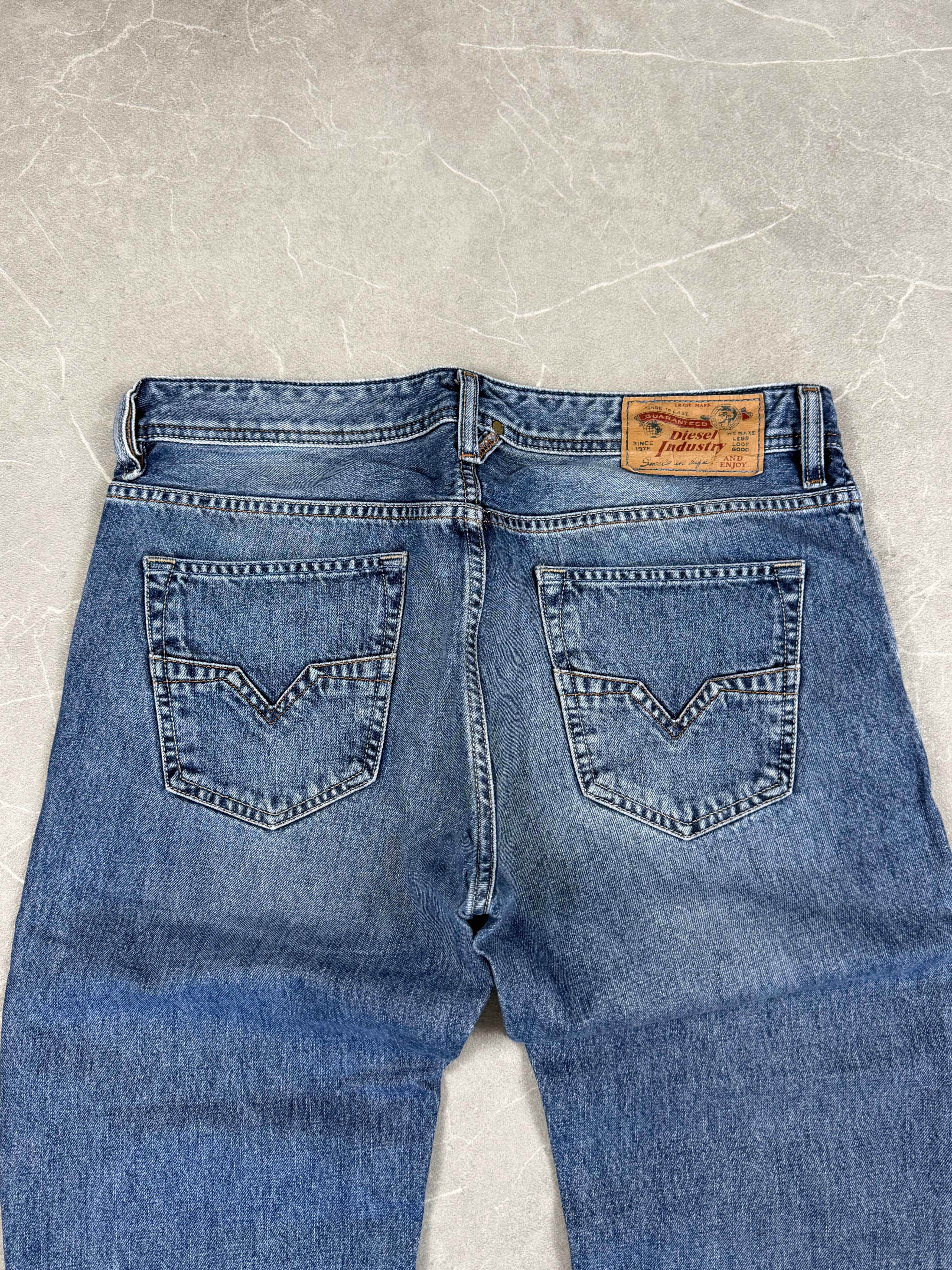 Diesel Straight-Fit Jeans (S)