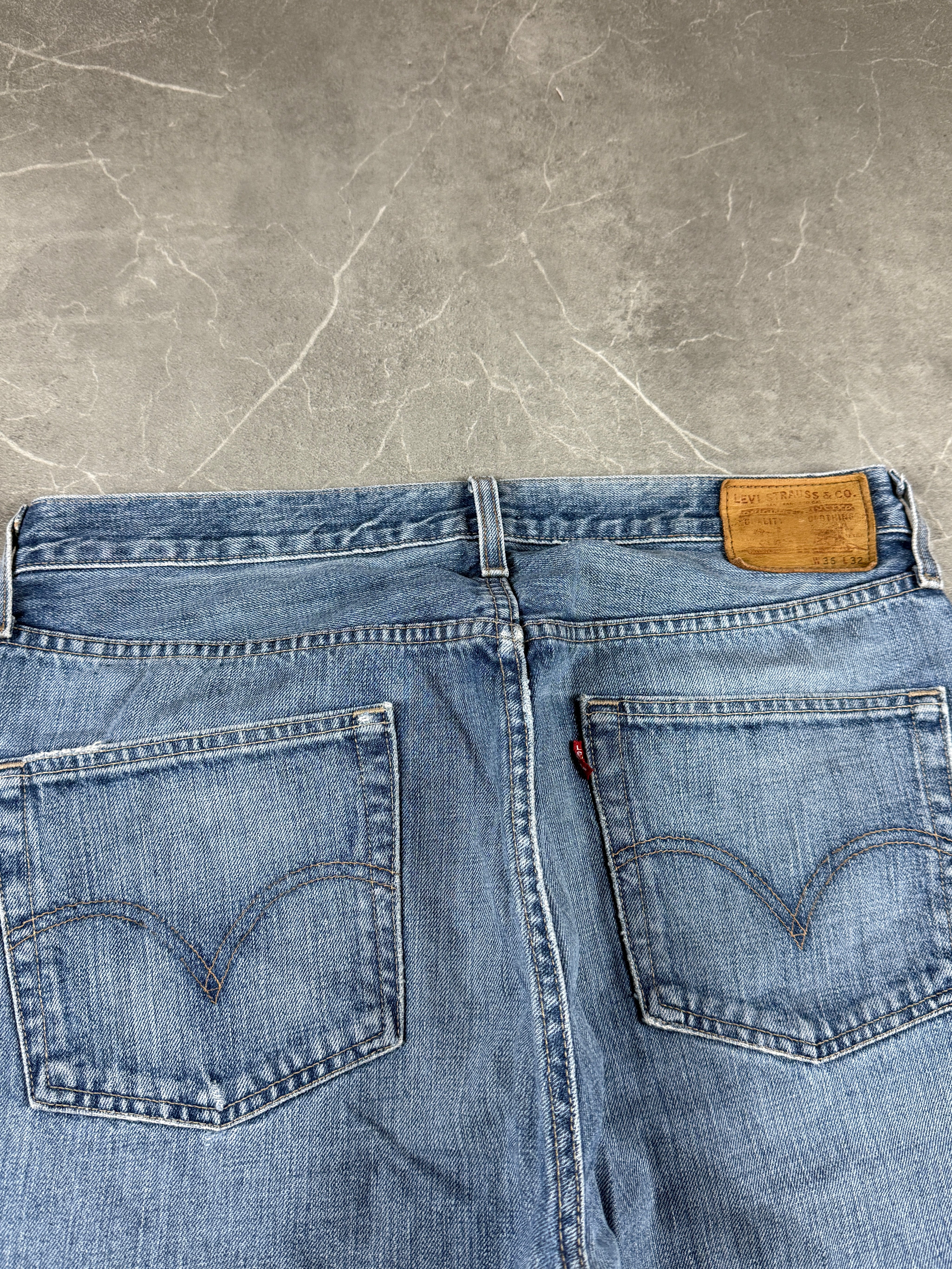 Levis Jeans (M-L)