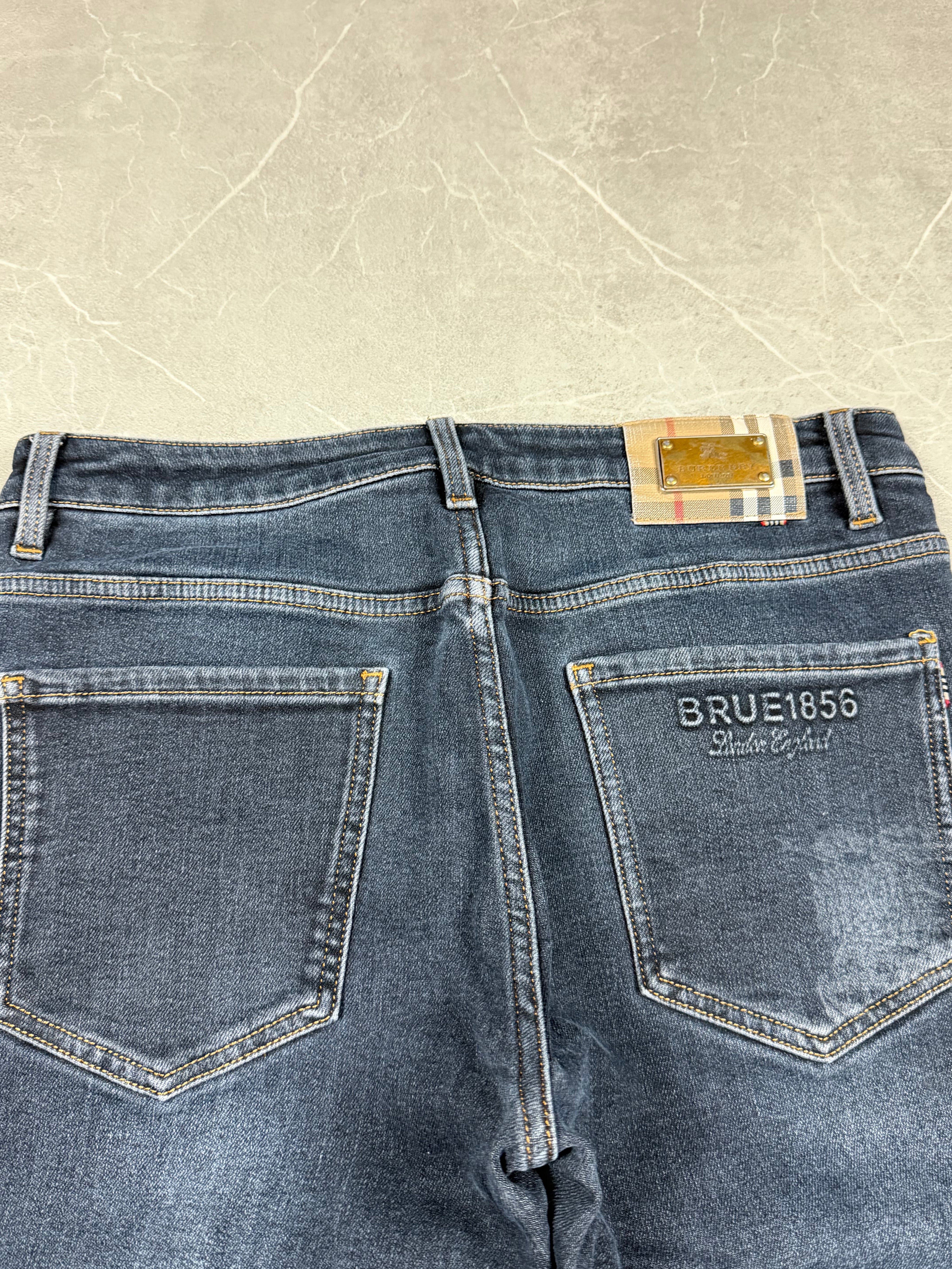 Burberry Slim Fit Jeans (XS-S)