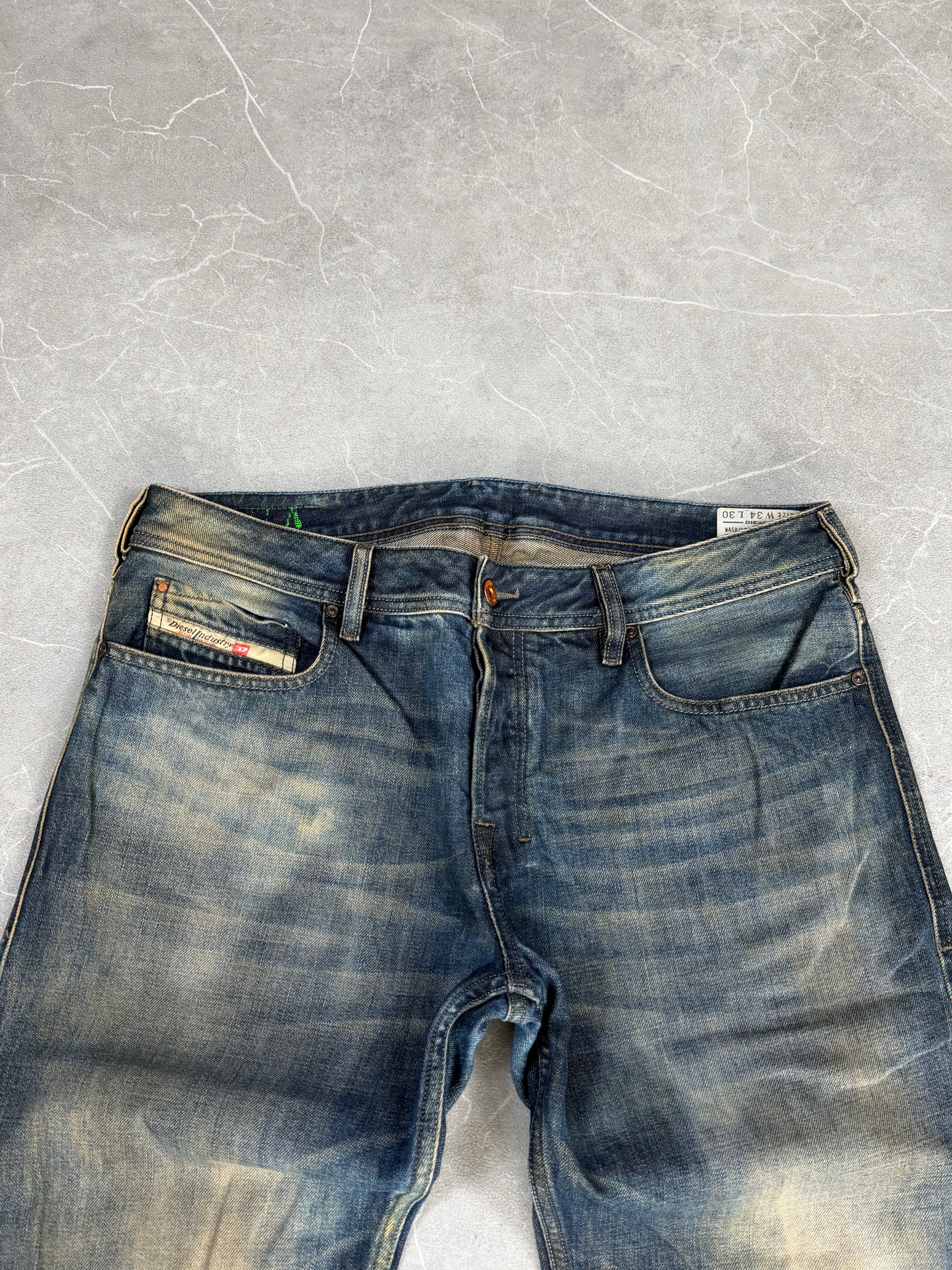 These sandwashed bootcut jeans (S)