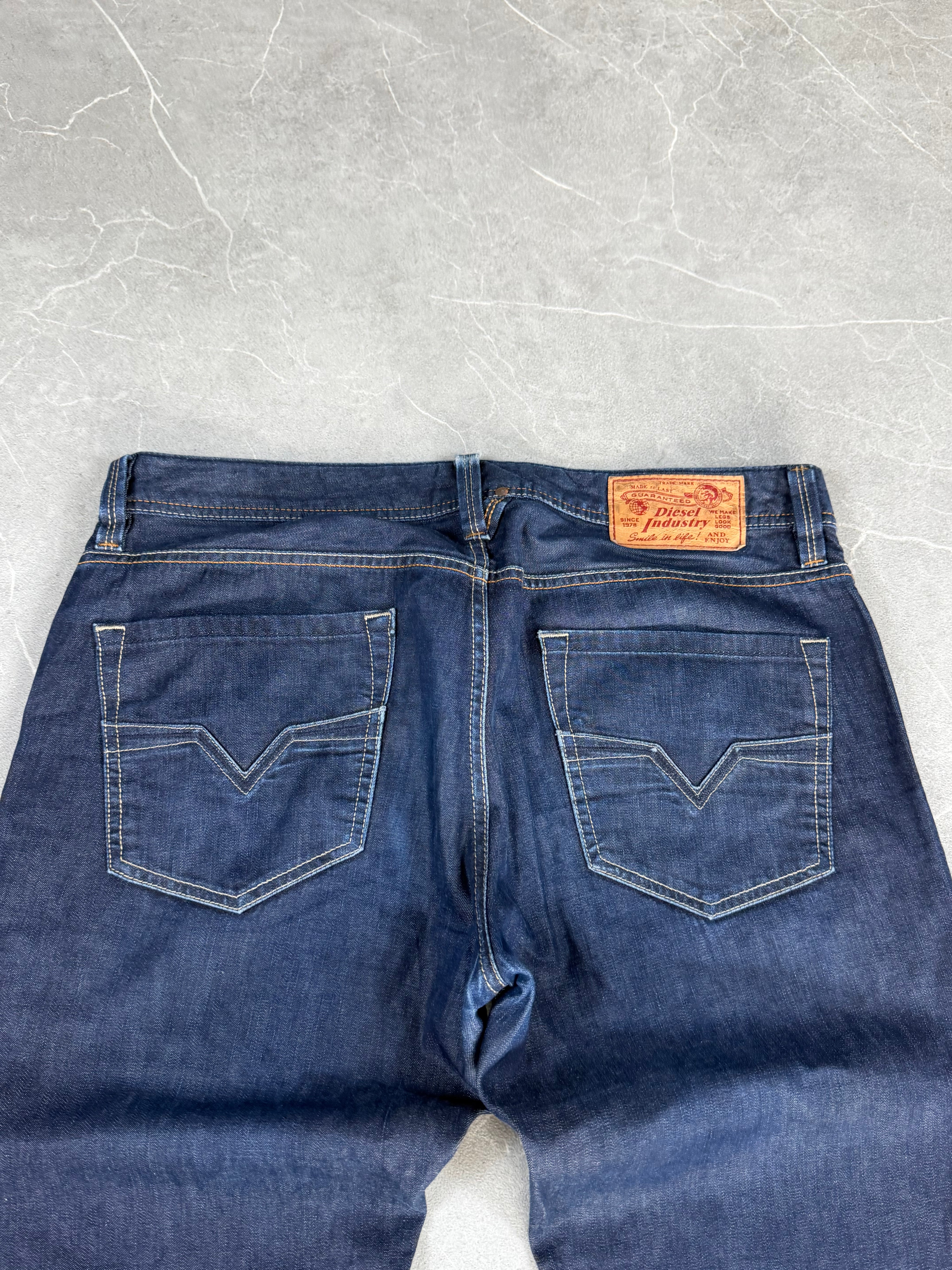 Diesel Vintage Straight Fit Jeans (L)