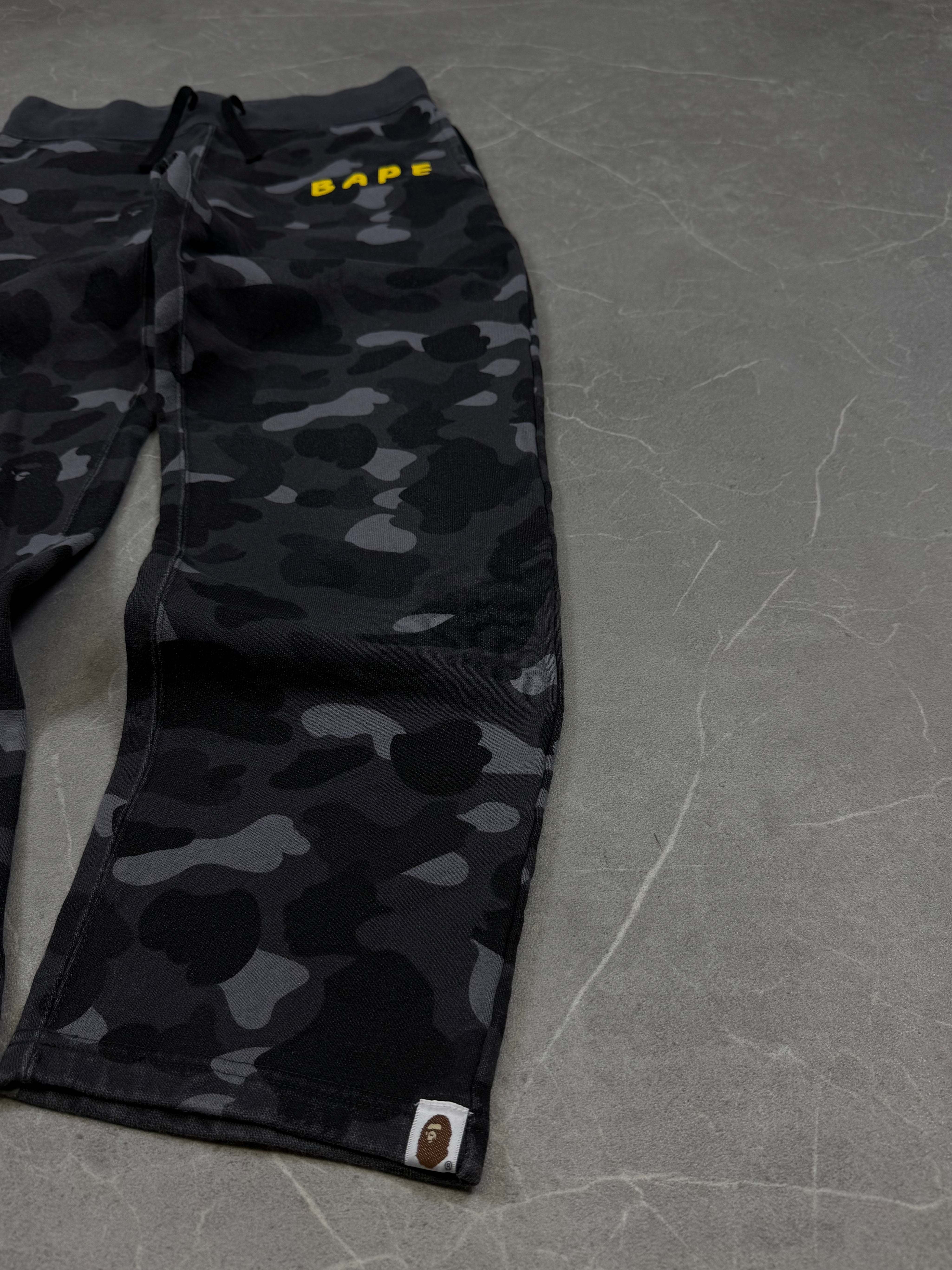 Bape x Keith Haring Camo Jogger open leg (XS-S)