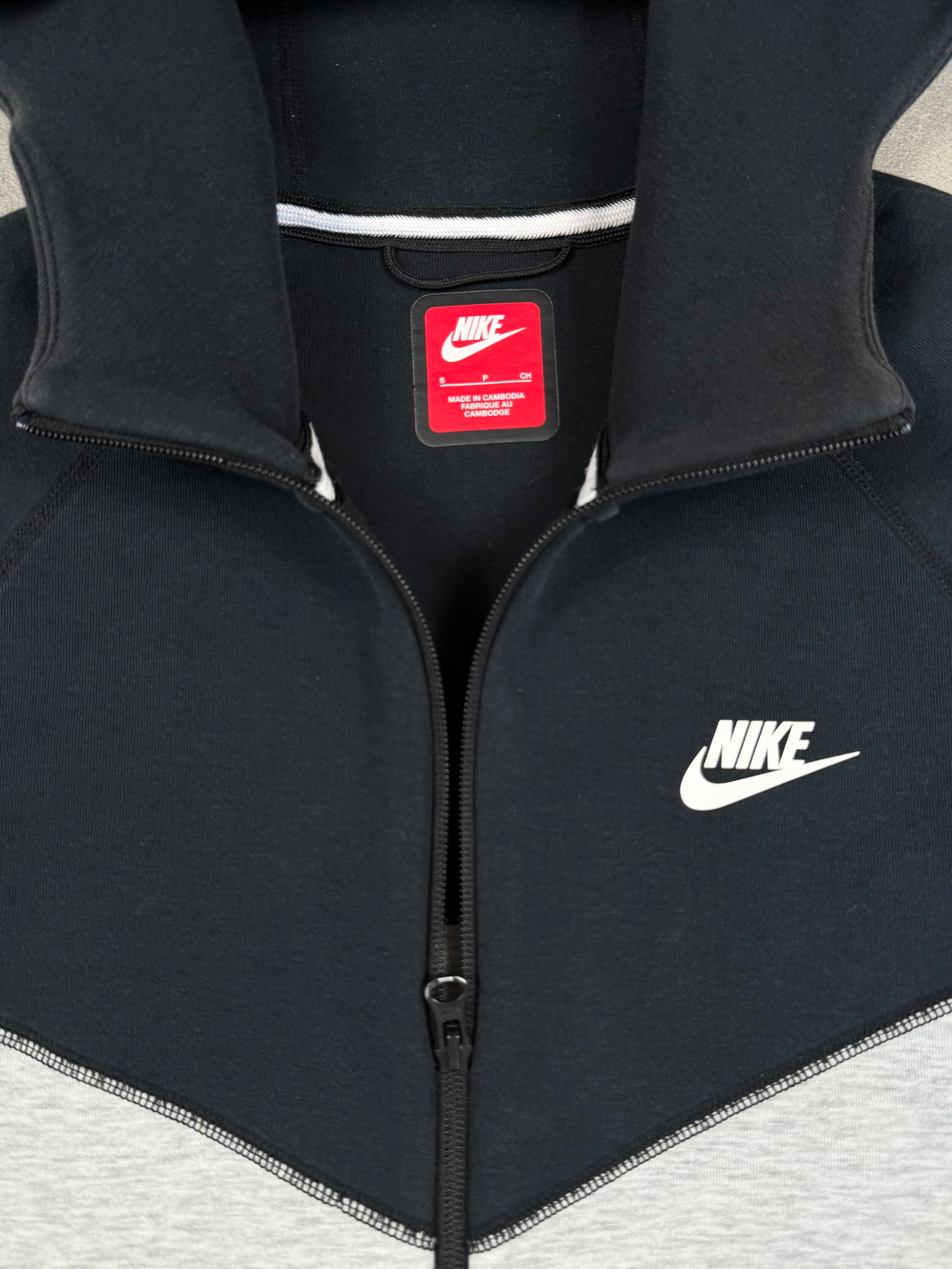 Nike Tech Fleece Jacke (S)