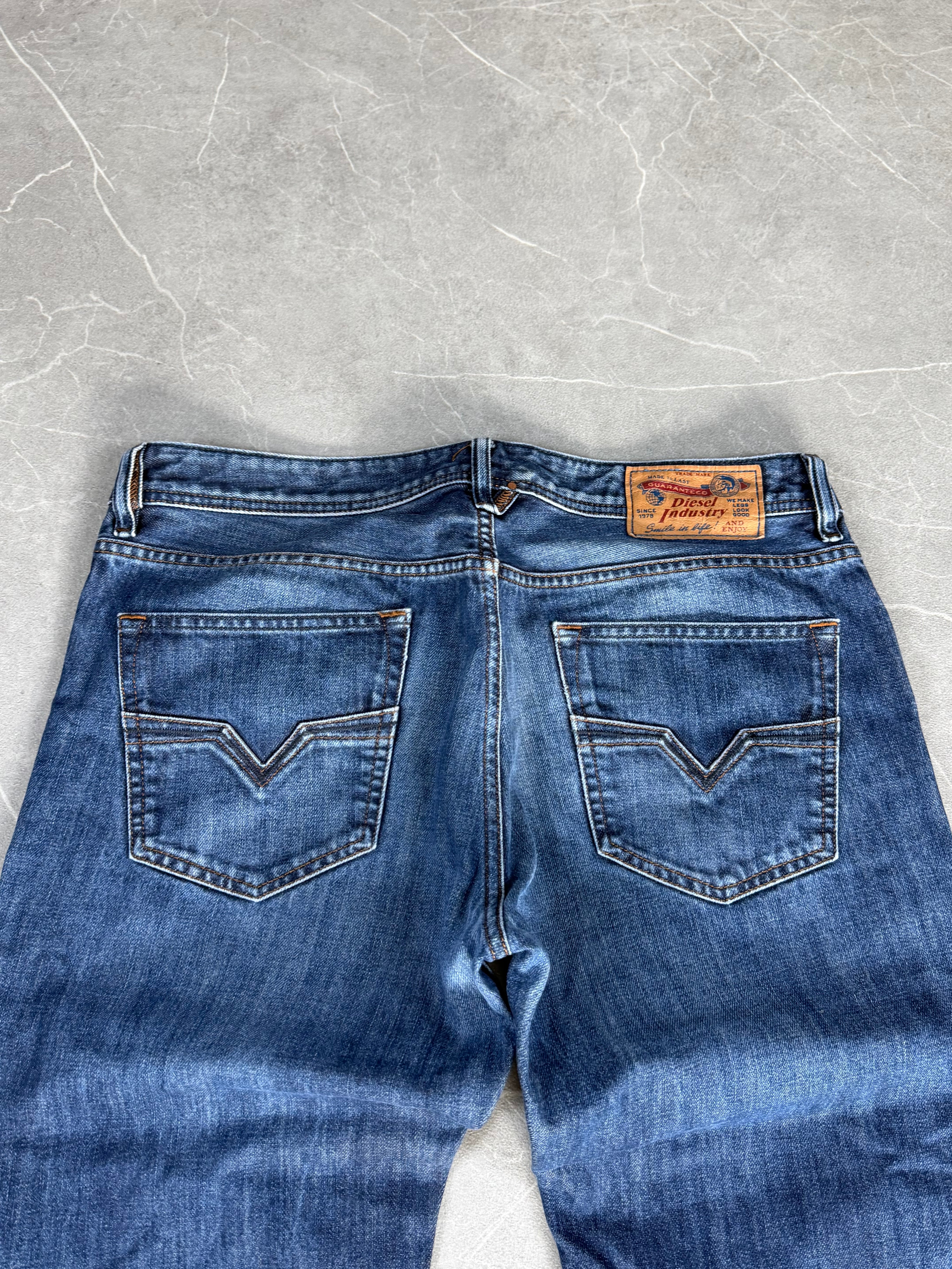 Diesel Vintage Straight fit Jeans (M)
