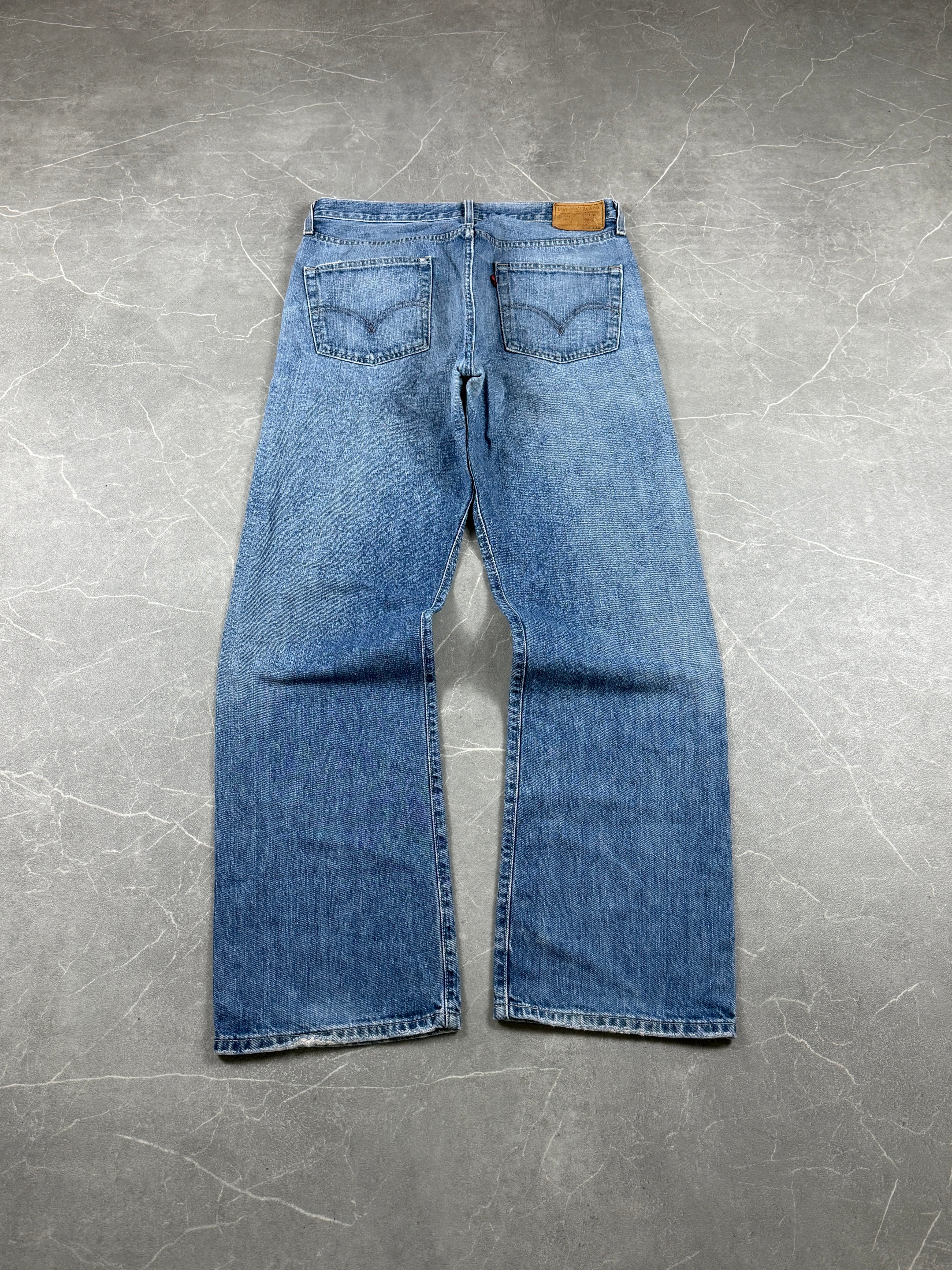 Levis Jeans (M-L)