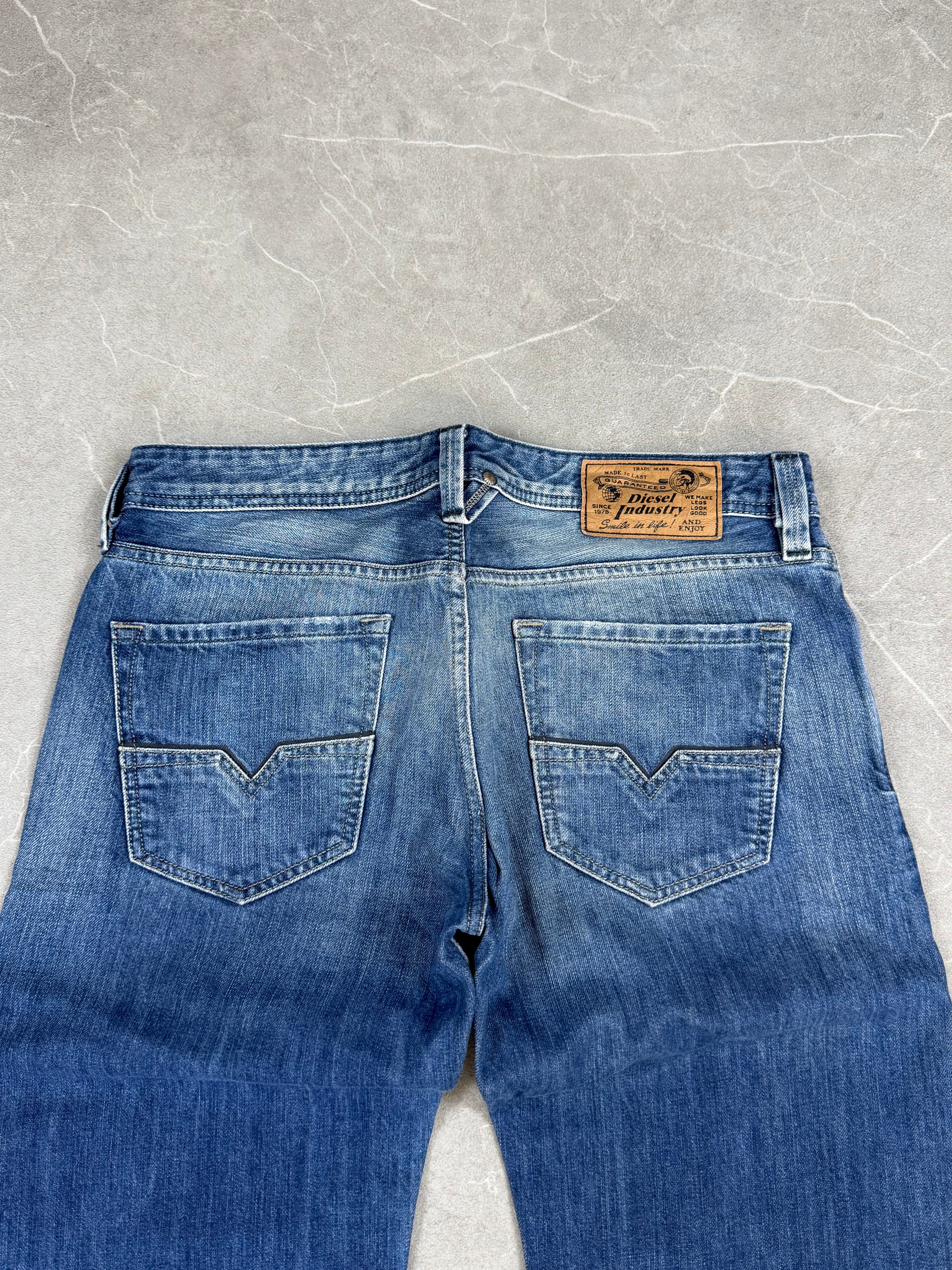 Diesel washed Straightfit Jeans (XS-S)