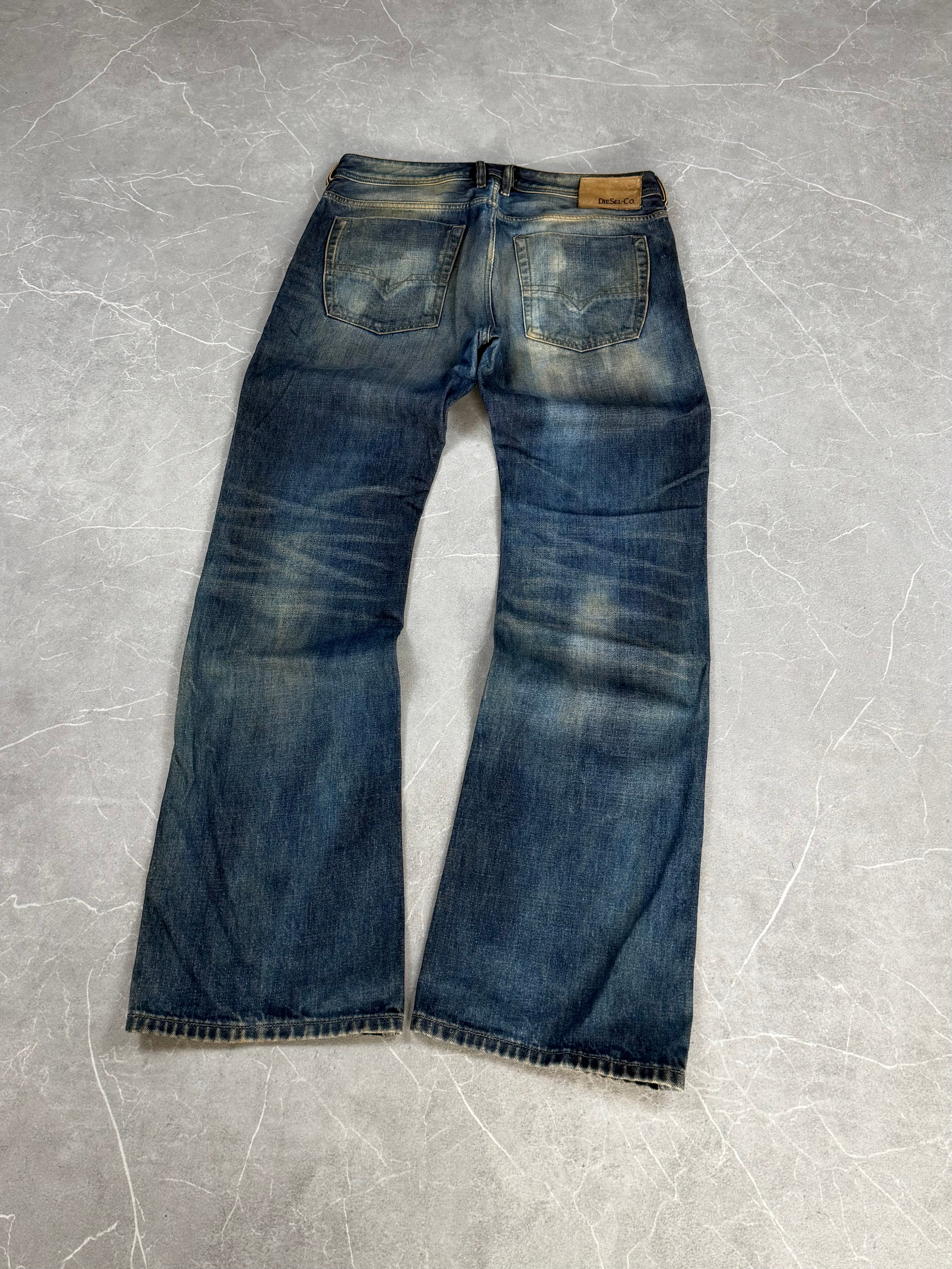 These sandwashed bootcut jeans (S)