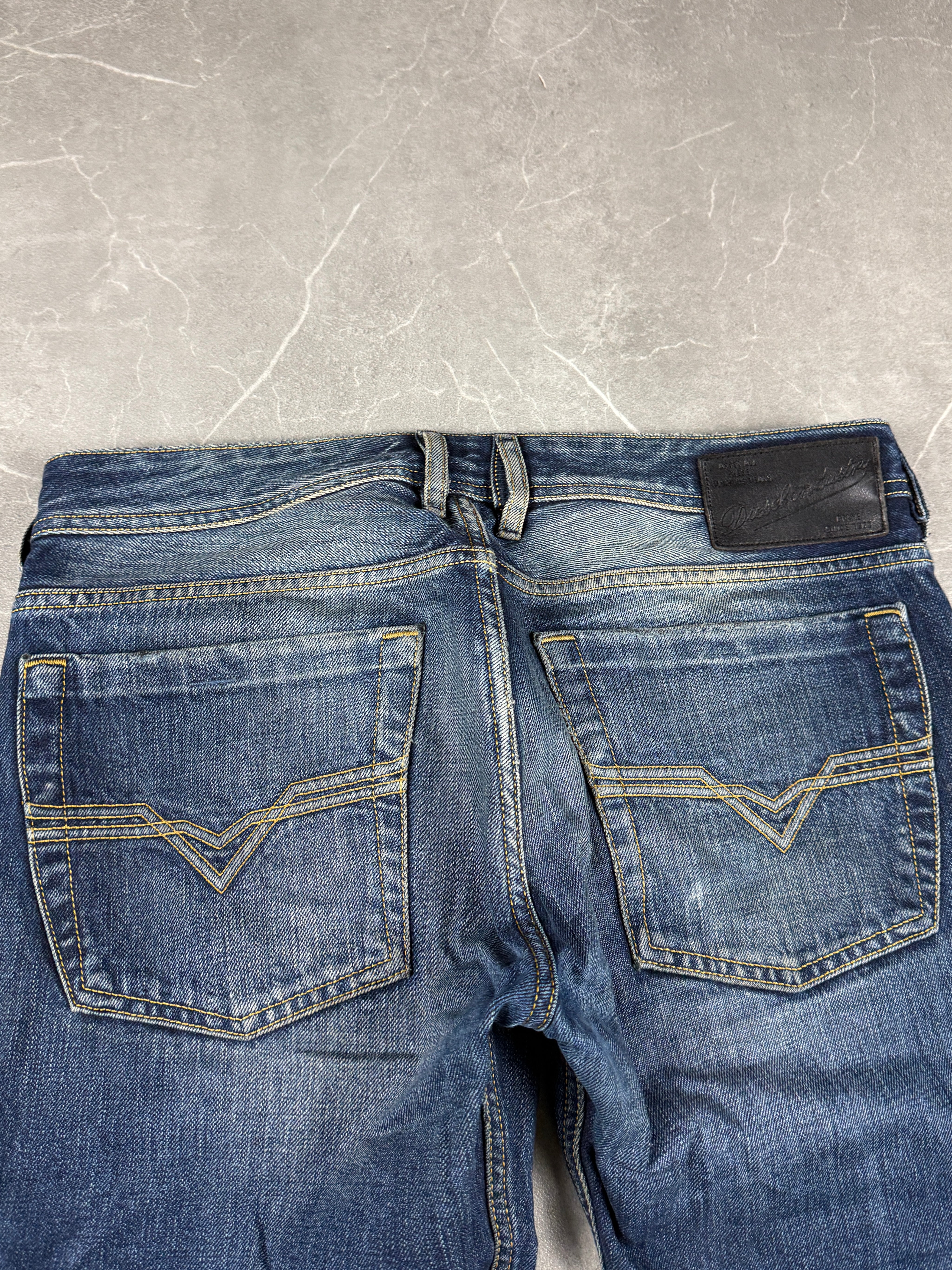 Diesel Bootcut Jeans (M-L)
