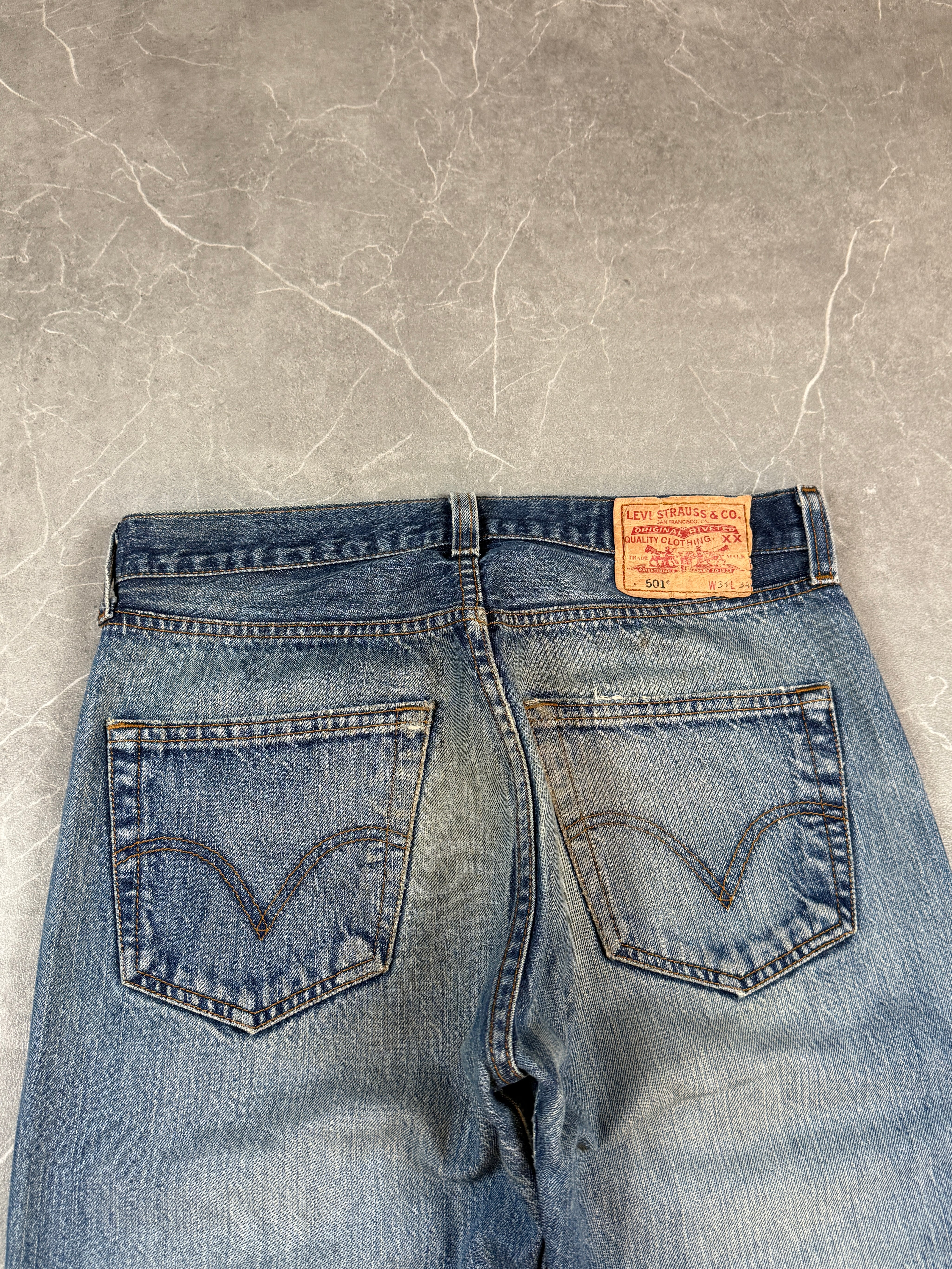 Levis 501 Washed Jeans (M)