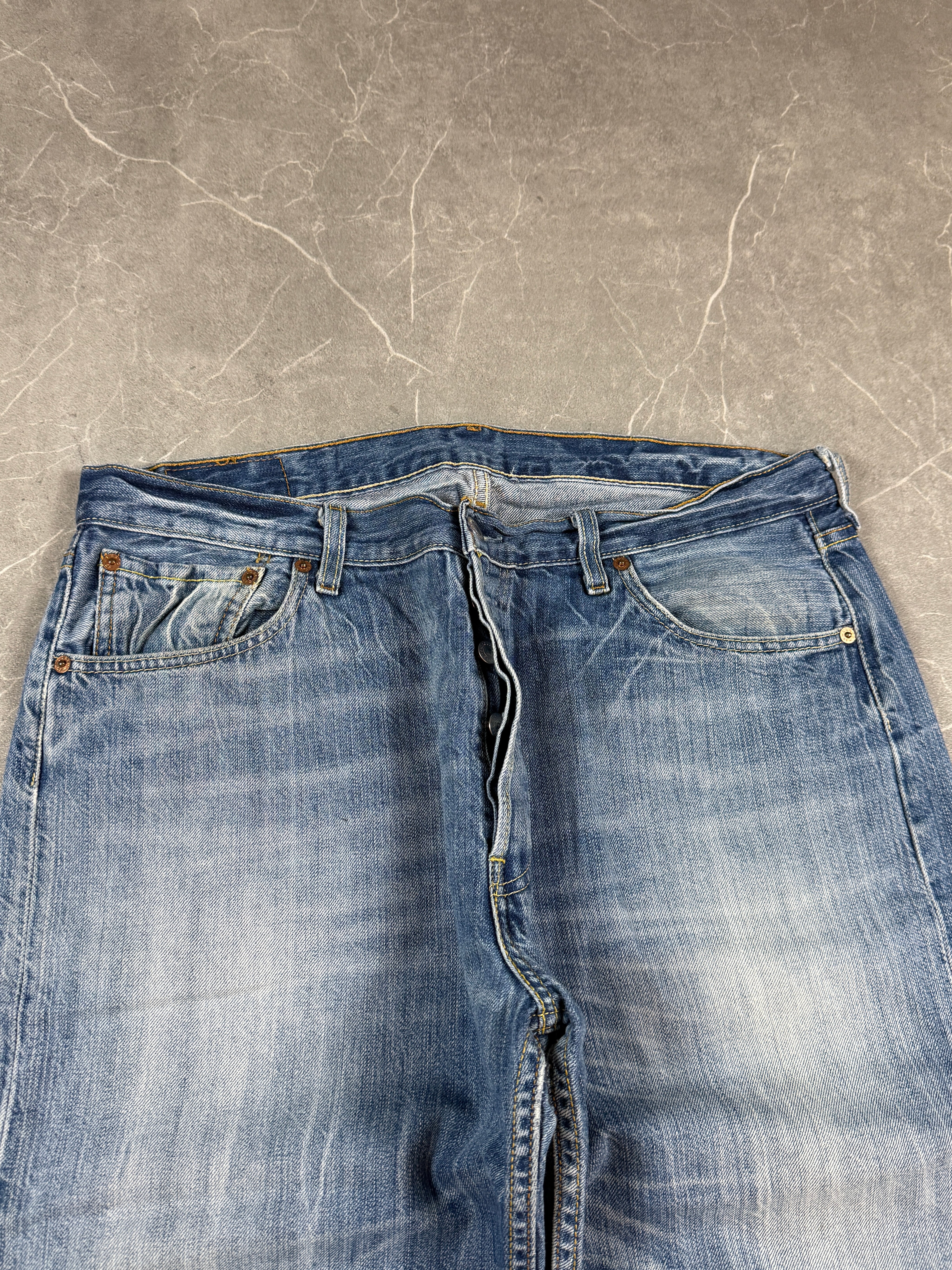 Levis 501 Washed Jeans (M-L)