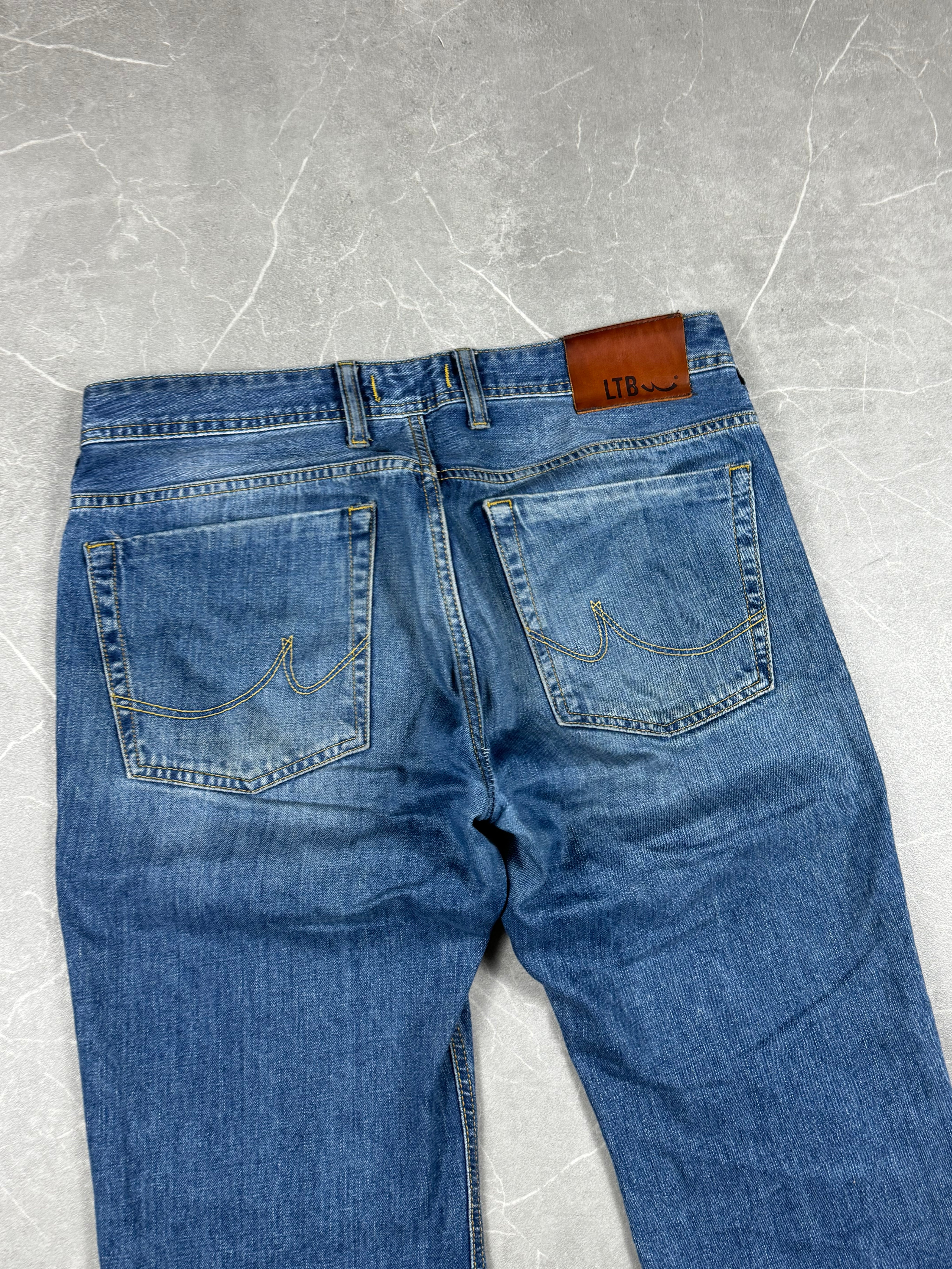 Vintage Bootcut Jeans (M)