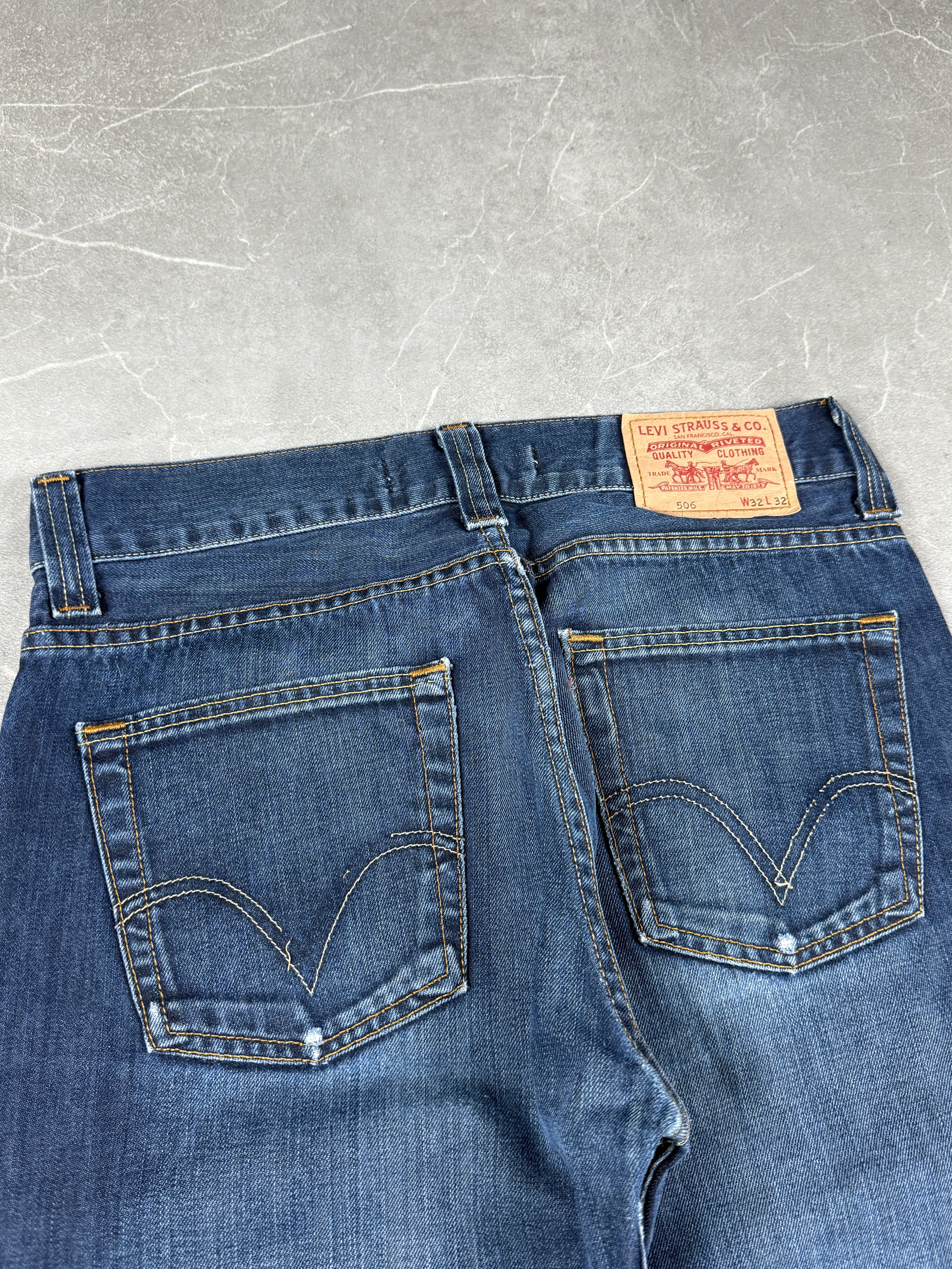 Levis Straight Jeans